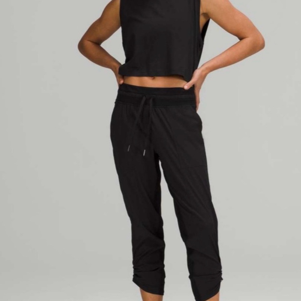 Lululemon Dance Studio cropped pants